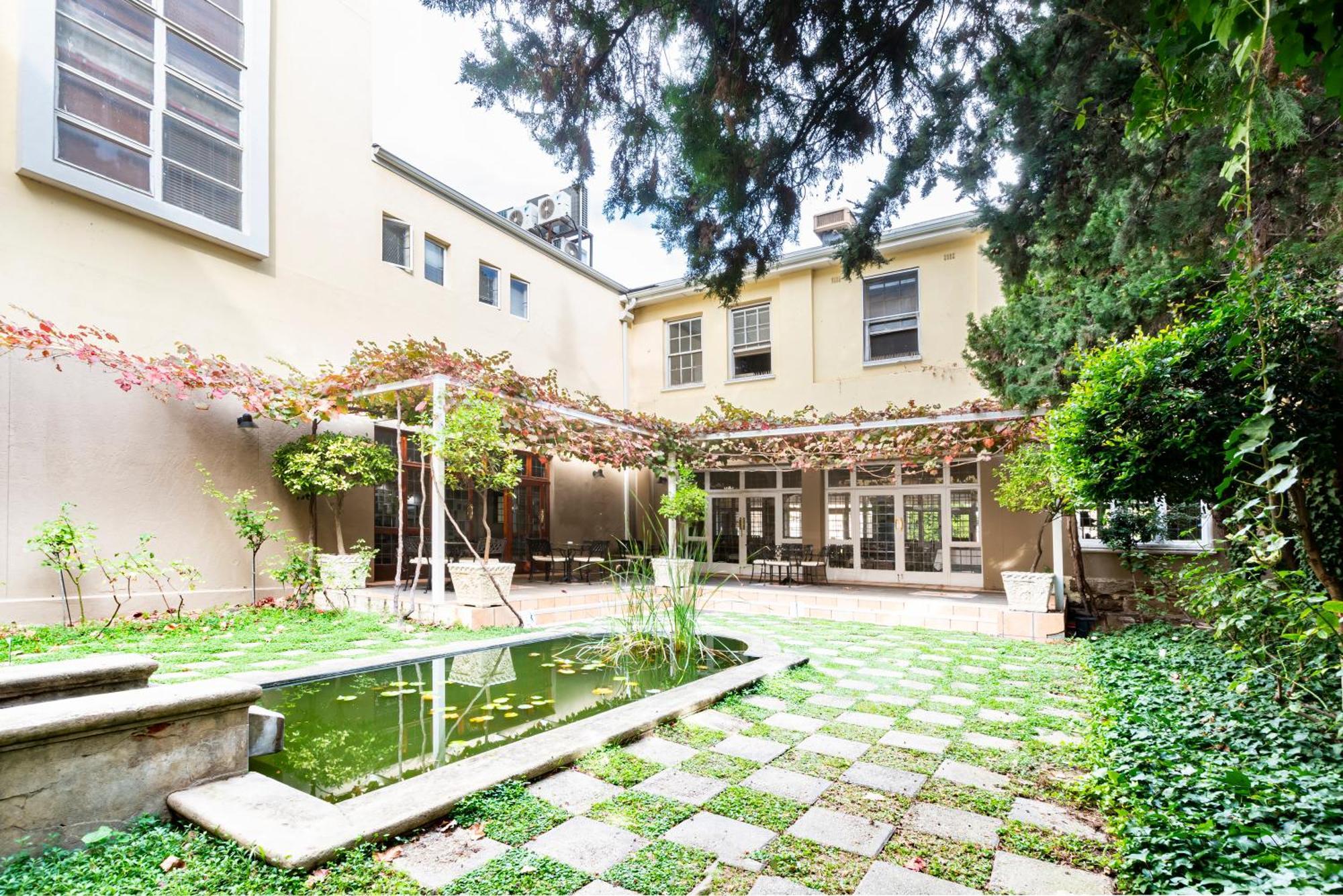 Queen'S Hotel By Bon Hotels Oudtshoorn Exterior foto