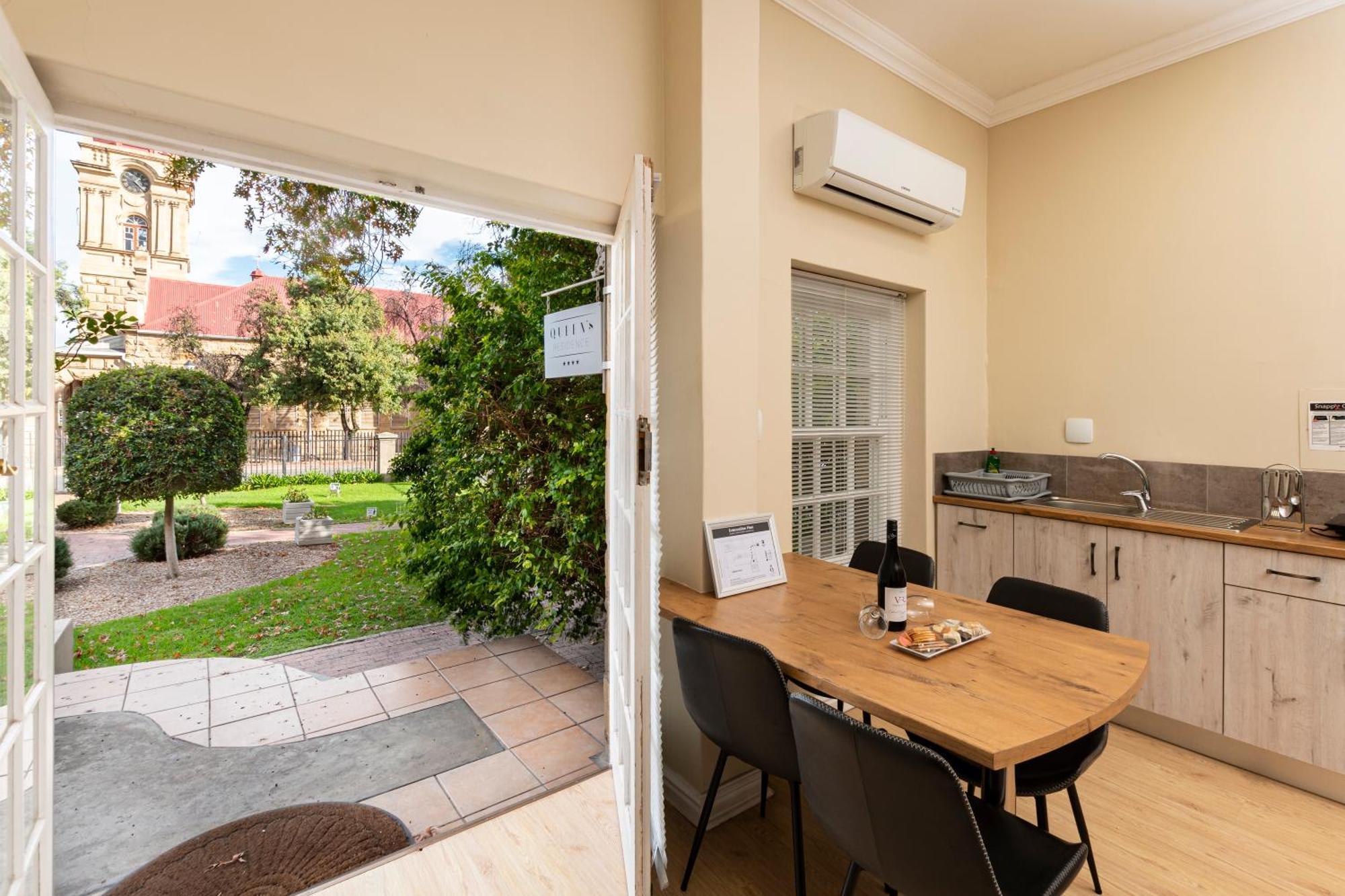 Queen'S Hotel By Bon Hotels Oudtshoorn Exterior foto