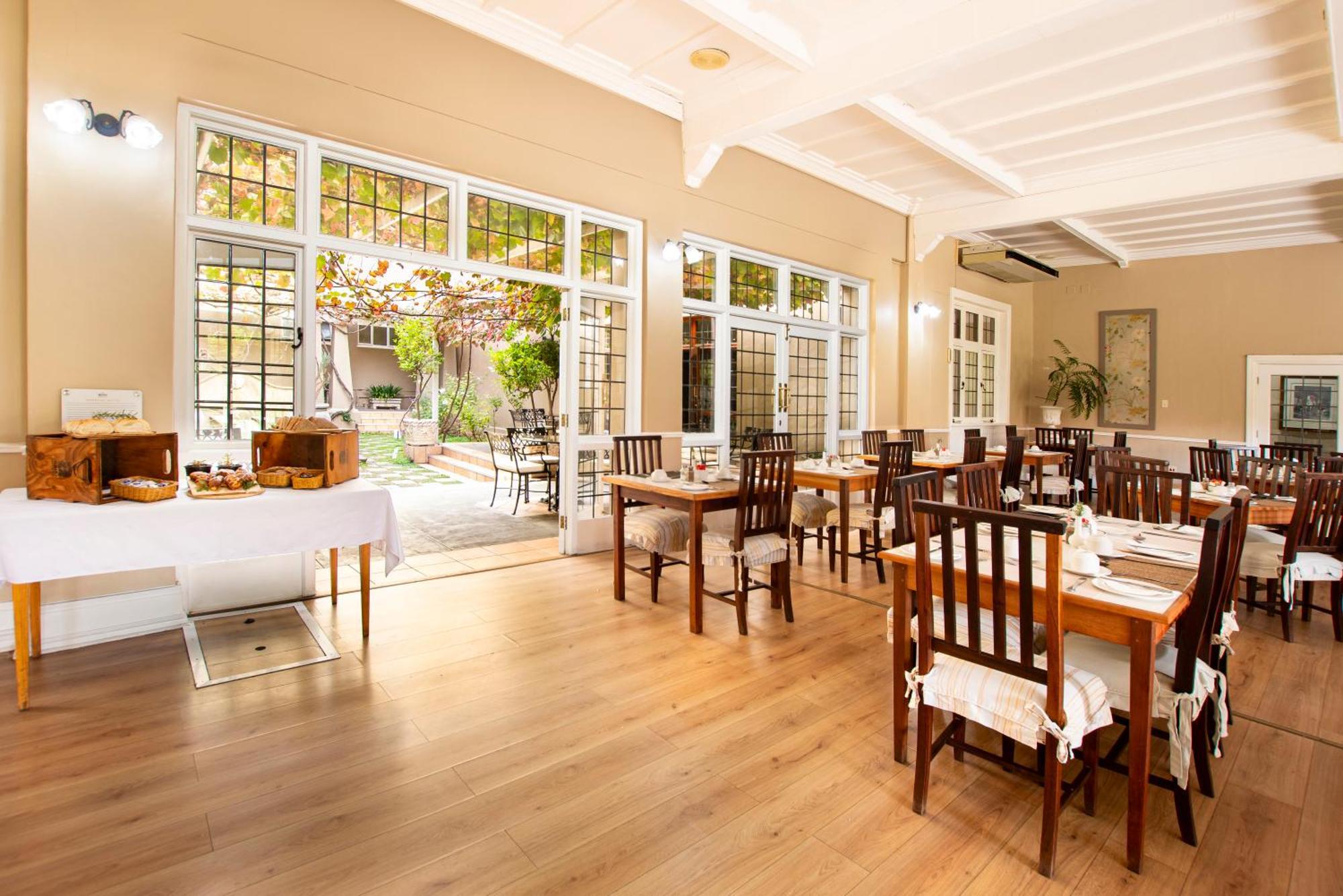 Queen'S Hotel By Bon Hotels Oudtshoorn Exterior foto