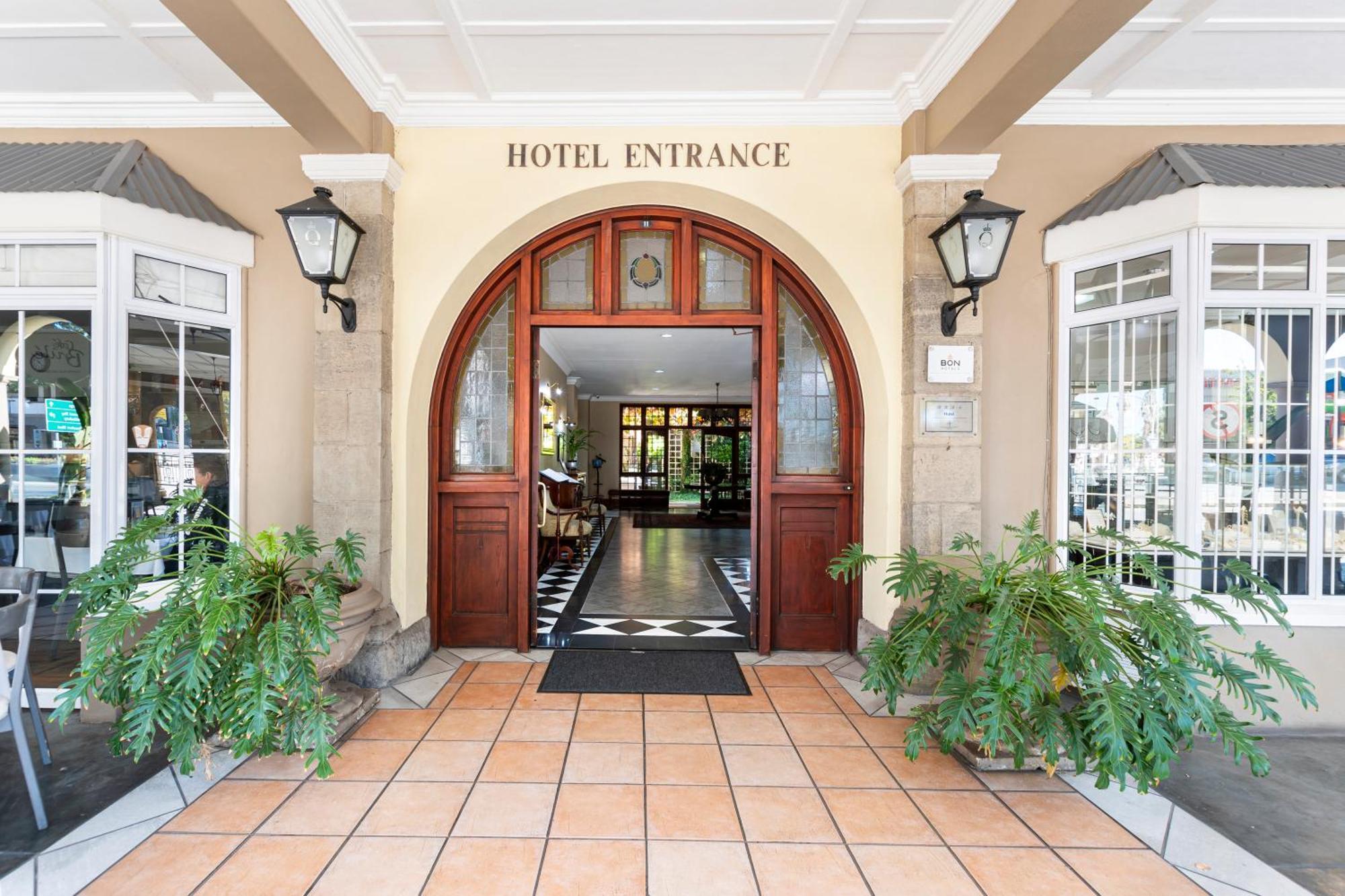 Queen'S Hotel By Bon Hotels Oudtshoorn Exterior foto