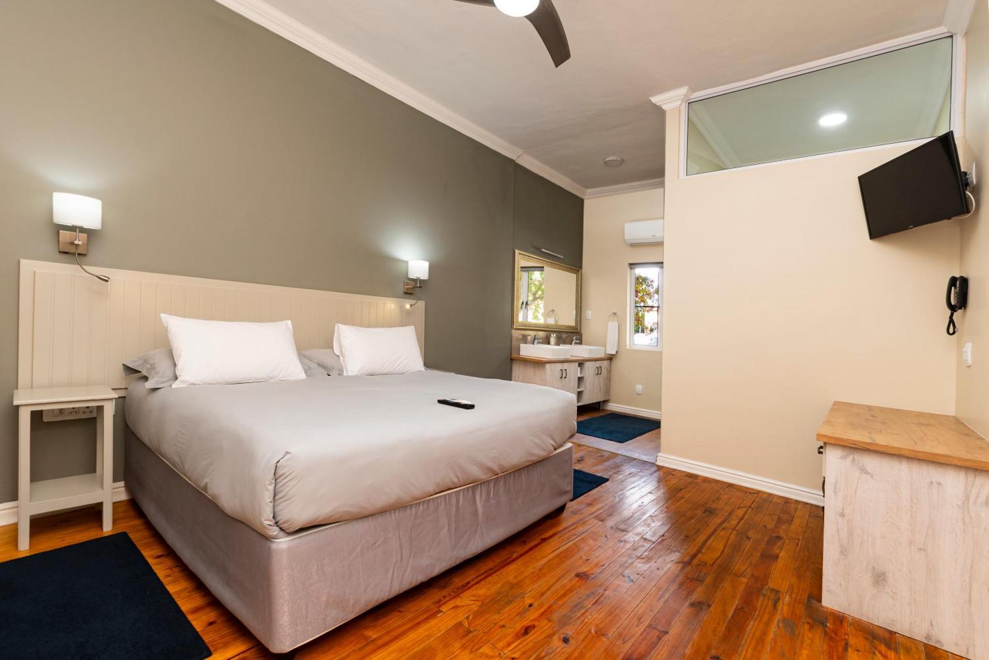 Queen'S Hotel By Bon Hotels Oudtshoorn Exterior foto